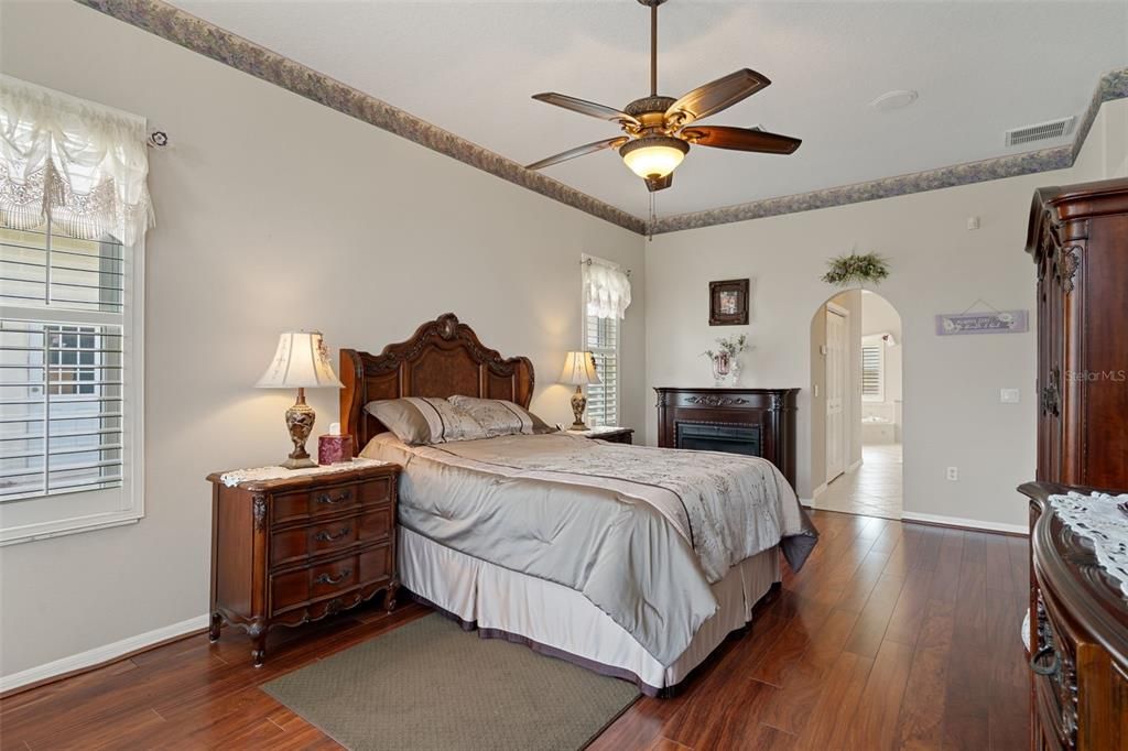 For Sale: $399,900 (3 beds, 2 baths, 2335 Square Feet)