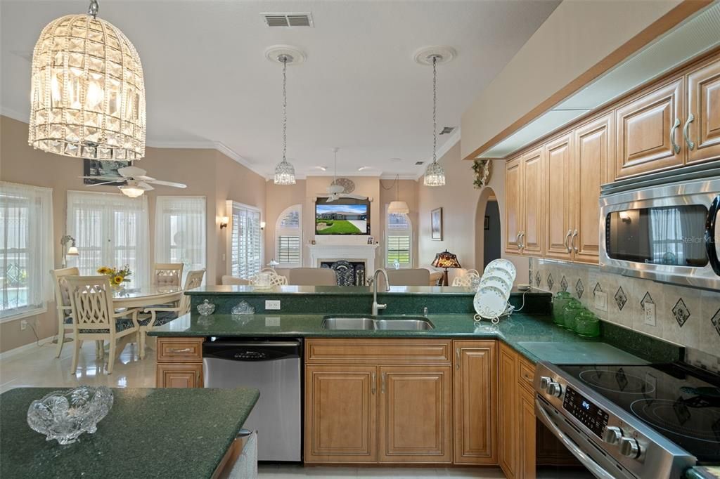 For Sale: $399,900 (3 beds, 2 baths, 2335 Square Feet)
