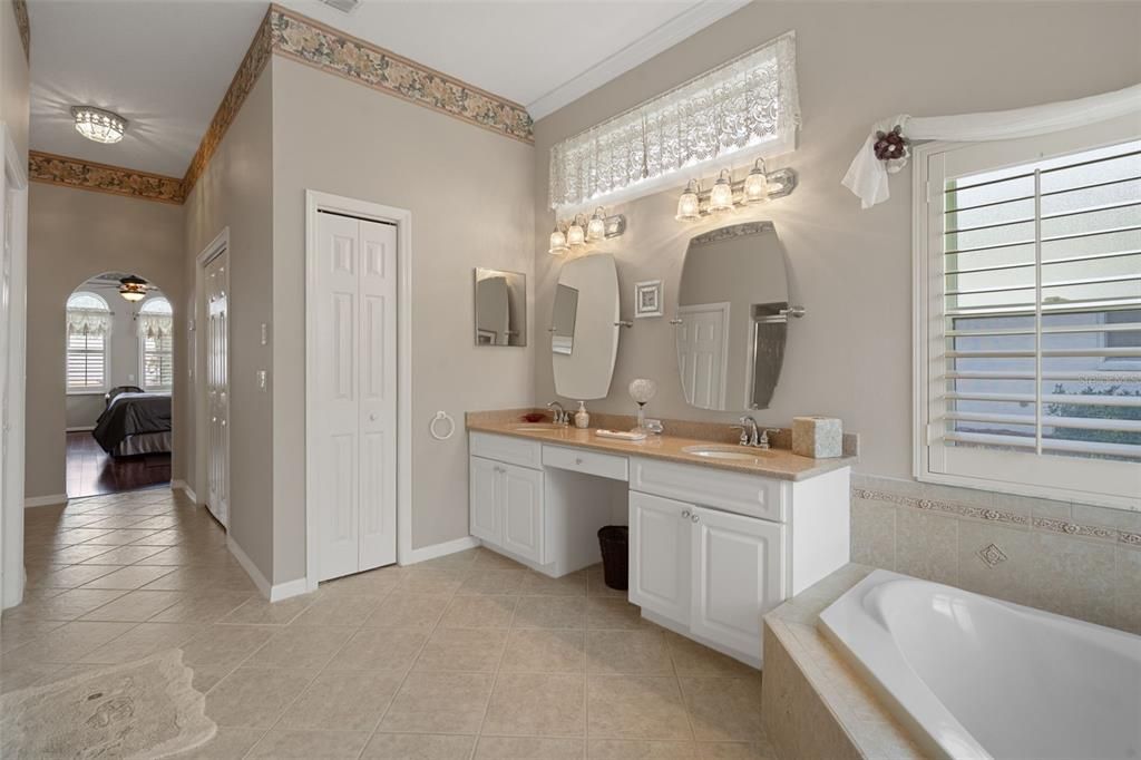 For Sale: $399,900 (3 beds, 2 baths, 2335 Square Feet)
