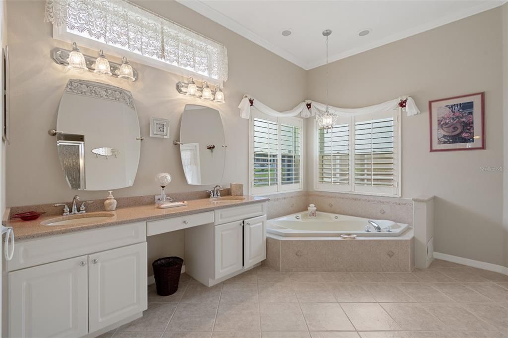 For Sale: $399,900 (3 beds, 2 baths, 2335 Square Feet)
