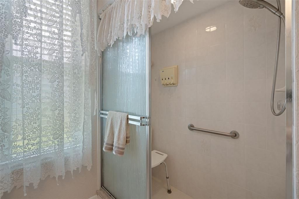 For Sale: $399,900 (3 beds, 2 baths, 2335 Square Feet)