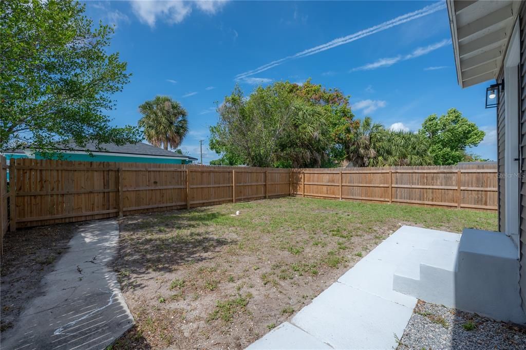 For Sale: $575,000 (3 beds, 3 baths, 2078 Square Feet)