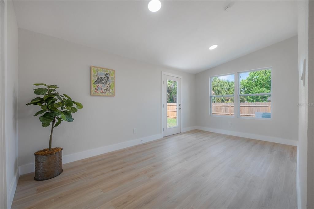 For Sale: $575,000 (3 beds, 3 baths, 2078 Square Feet)