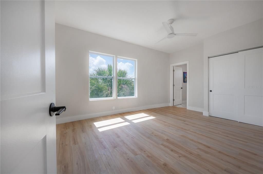 For Sale: $575,000 (3 beds, 3 baths, 2078 Square Feet)