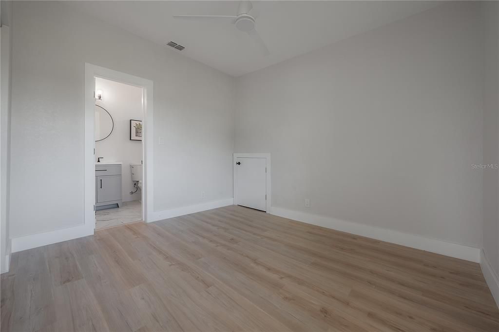 For Sale: $575,000 (3 beds, 3 baths, 2078 Square Feet)