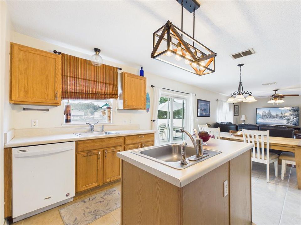 En Venta: $425,000 (4 camas, 2 baños, 2822 Pies cuadrados)