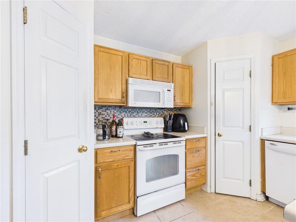 En Venta: $425,000 (4 camas, 2 baños, 2822 Pies cuadrados)
