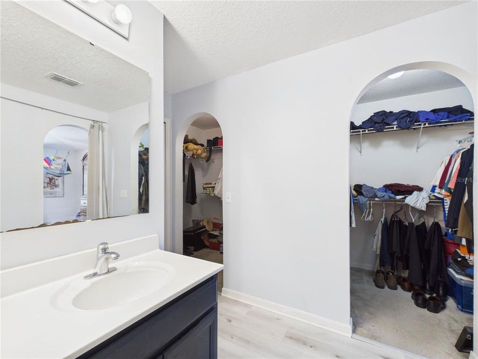 En Venta: $425,000 (4 camas, 2 baños, 2822 Pies cuadrados)