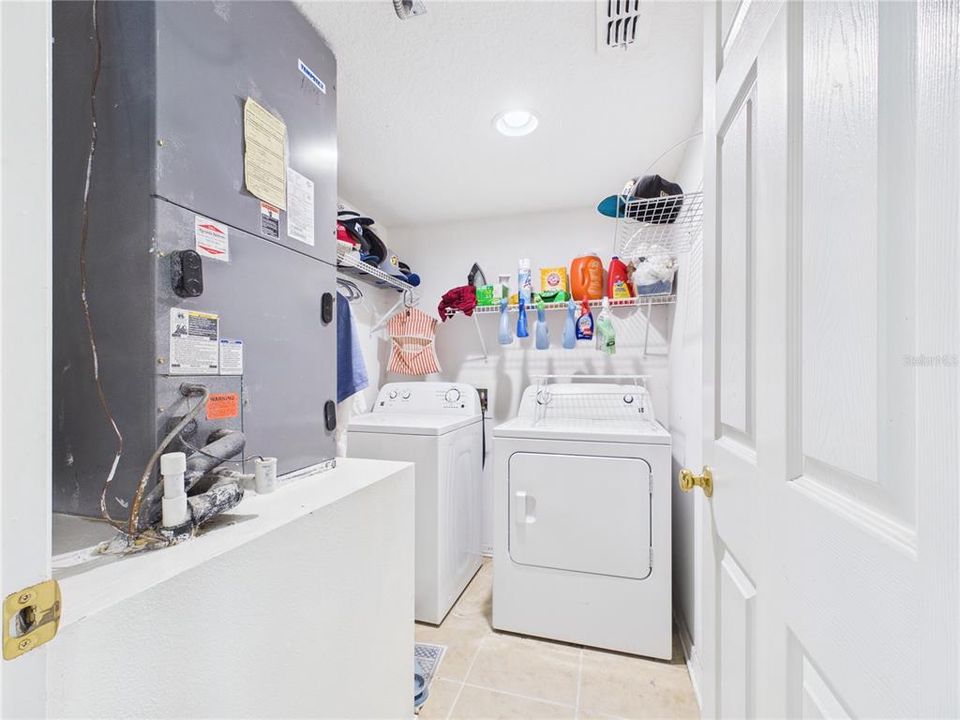 En Venta: $425,000 (4 camas, 2 baños, 2822 Pies cuadrados)