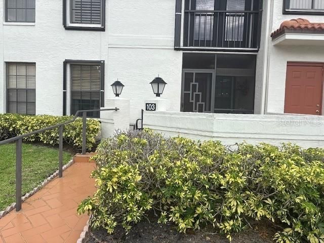 Recently Sold: $275,000 (2 beds, 2 baths, 1498 Square Feet)