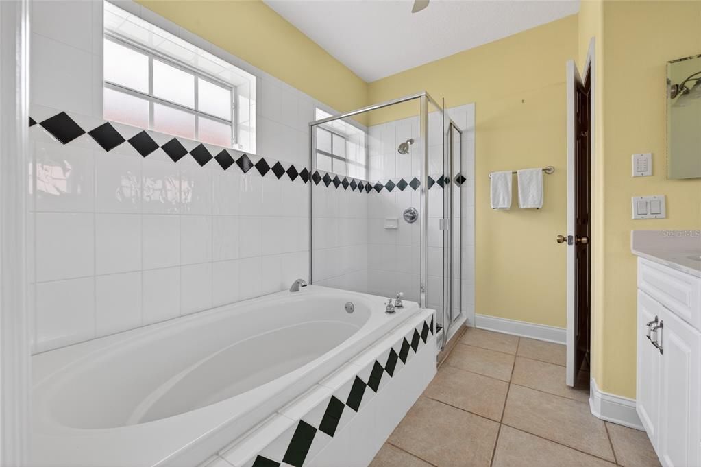 For Sale: $600,000 (3 beds, 2 baths, 1906 Square Feet)