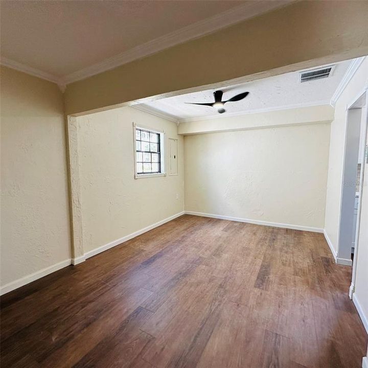 На продажу: $189,900 (2 спален, 2 ванн, 1077 Квадратных фут)