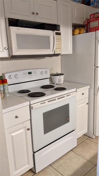 На продажу: $185,000 (4 спален, 4 ванн, 1177 Квадратных фут)