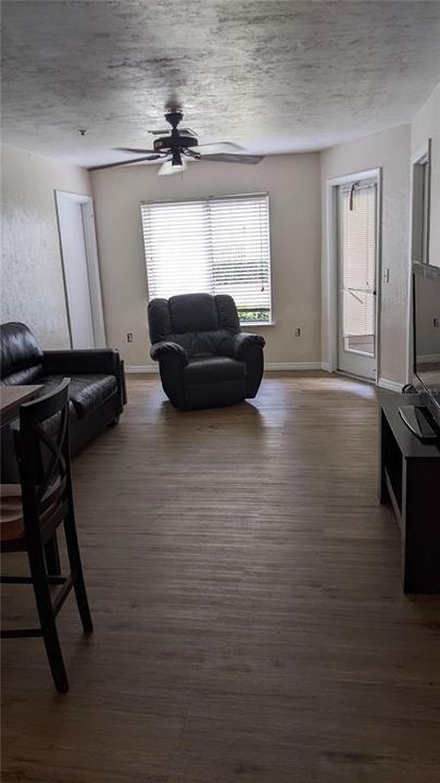 На продажу: $185,000 (4 спален, 4 ванн, 1177 Квадратных фут)