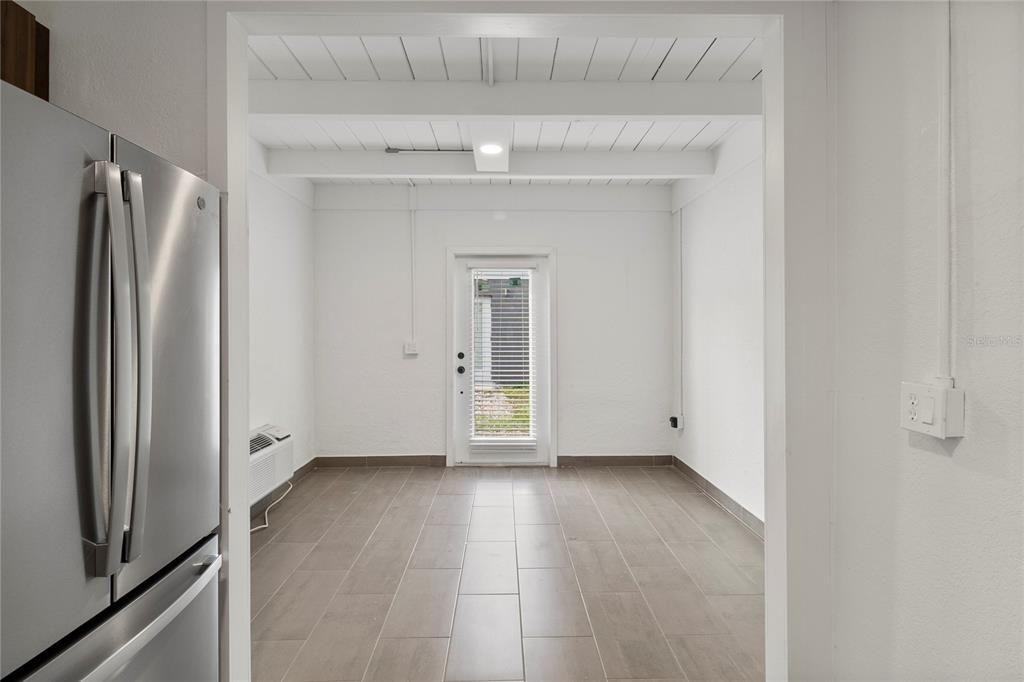 For Rent: $1,400 (2 beds, 1 baths, 500 Square Feet)