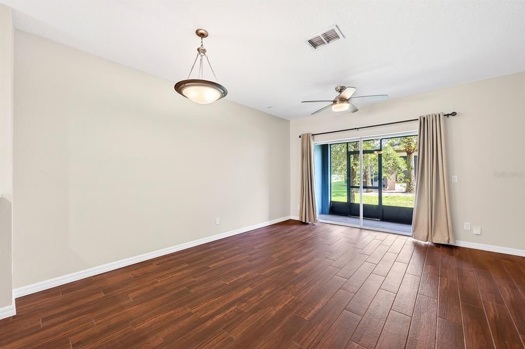 Active With Contract: $237,000 (2 beds, 2 baths, 1071 Square Feet)