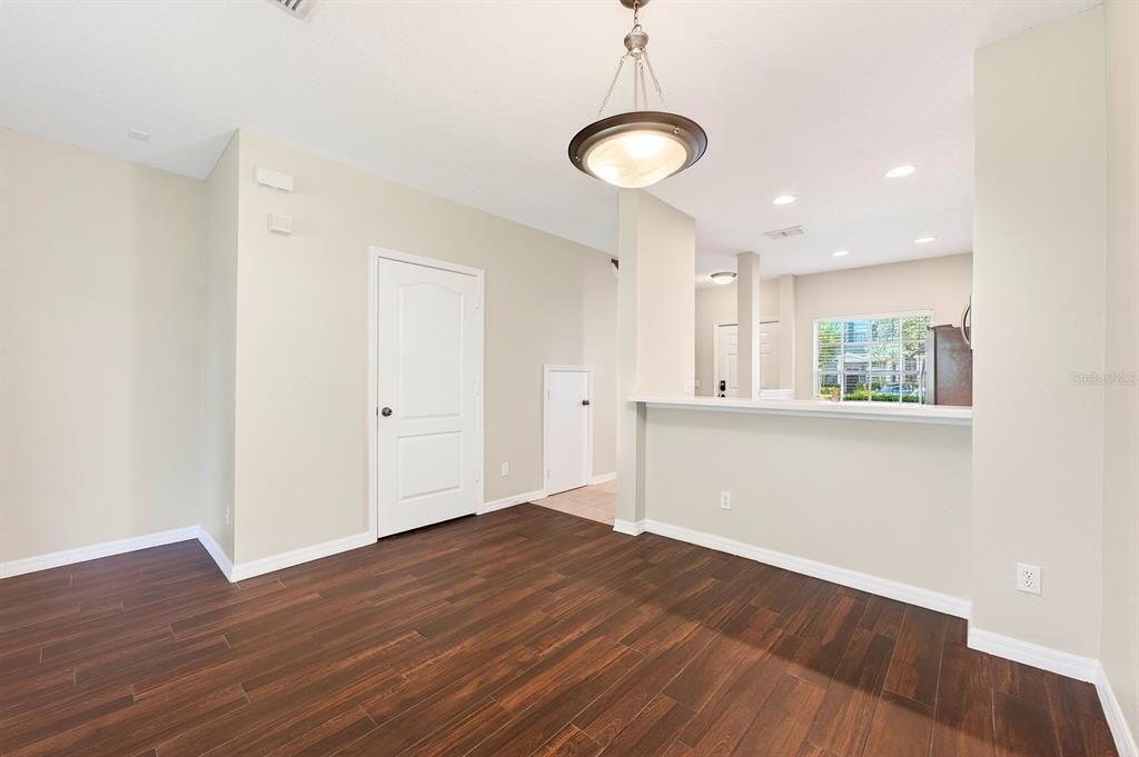 Active With Contract: $237,000 (2 beds, 2 baths, 1071 Square Feet)