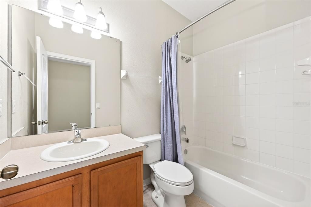Active With Contract: $237,000 (2 beds, 2 baths, 1071 Square Feet)