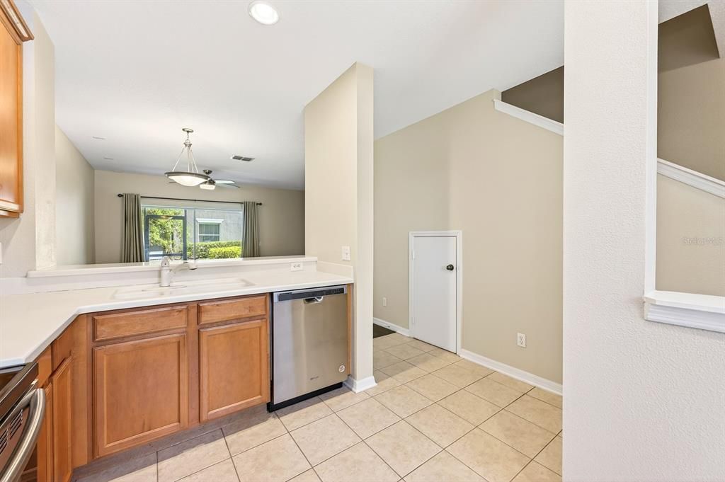 Active With Contract: $237,000 (2 beds, 2 baths, 1071 Square Feet)