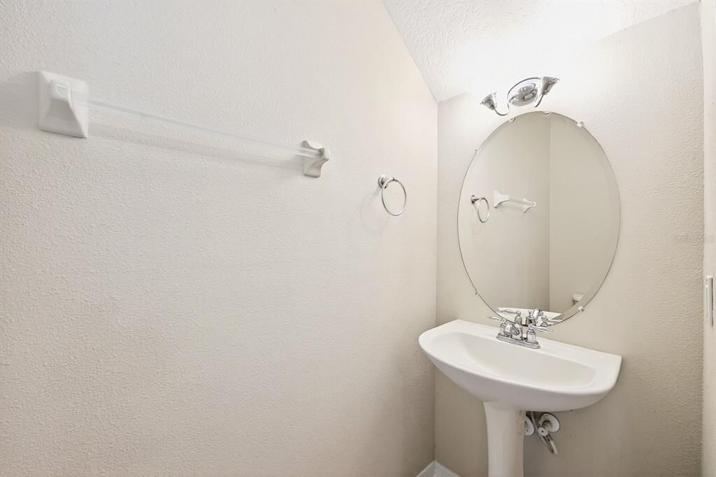 Active With Contract: $237,000 (2 beds, 2 baths, 1071 Square Feet)