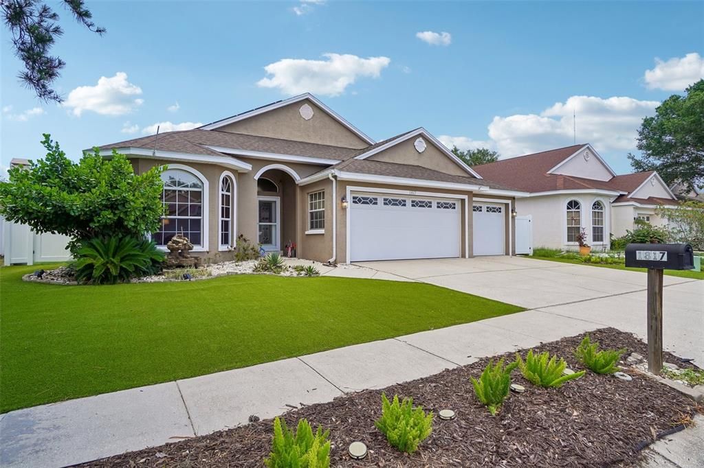 For Sale: $525,000 (4 beds, 2 baths, 1955 Square Feet)