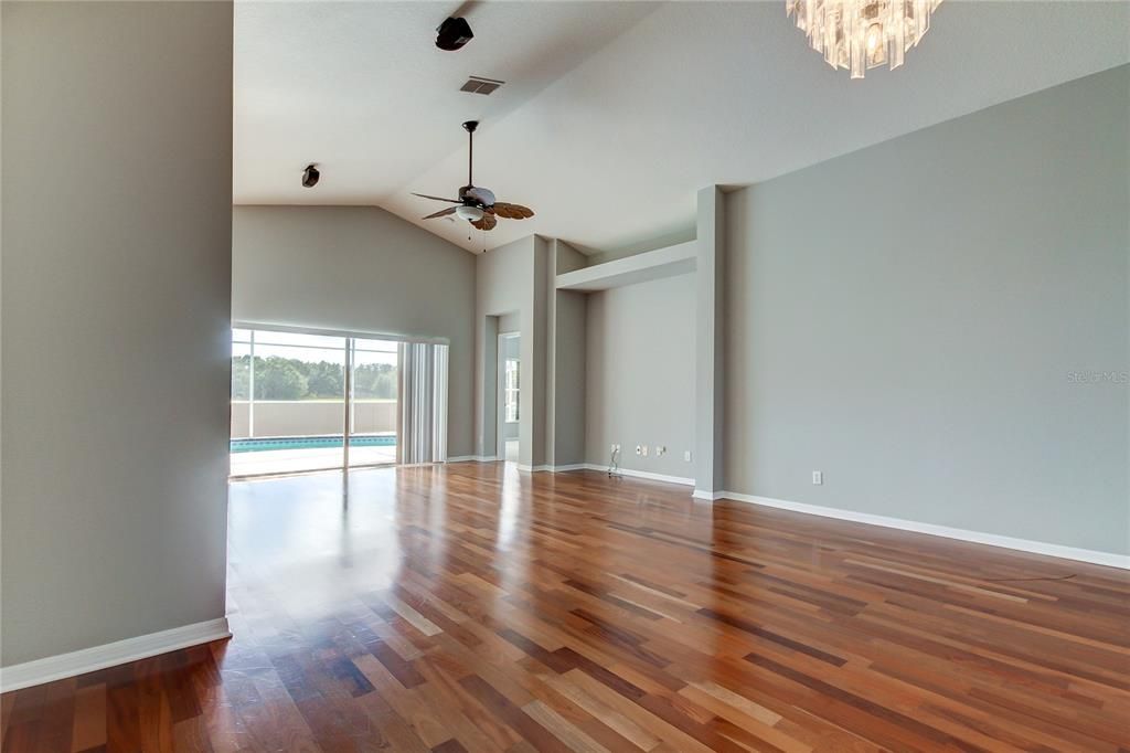 В аренду: $3,200 (3 спален, 2 ванн, 1727 Квадратных фут)