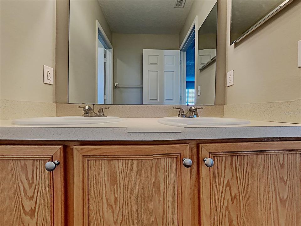 For Sale: $325,000 (4 beds, 3 baths, 2847 Square Feet)