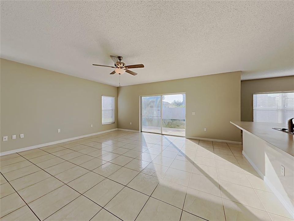 For Sale: $325,000 (4 beds, 3 baths, 2847 Square Feet)