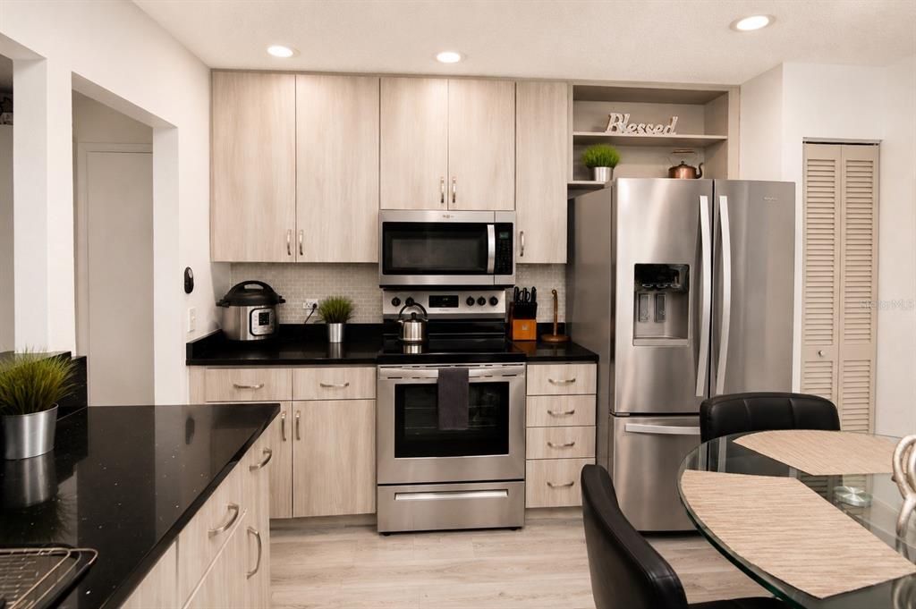 For Sale: $399,900 (3 beds, 2 baths, 1295 Square Feet)