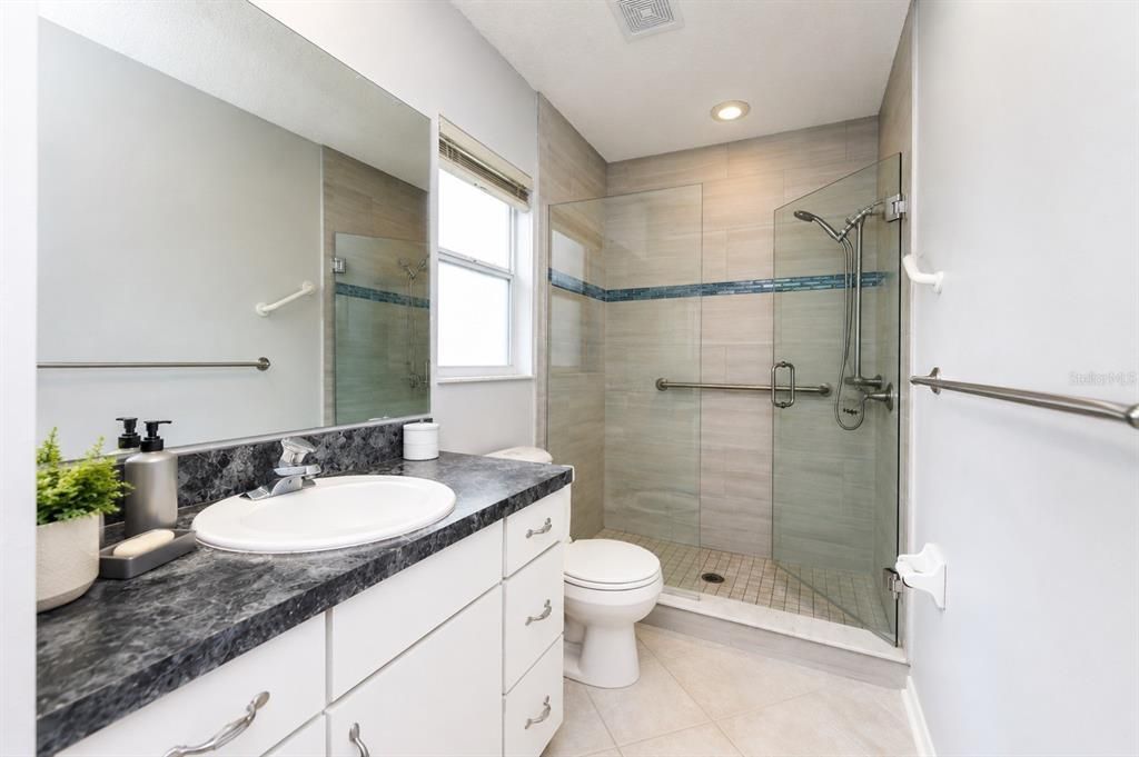 For Sale: $399,900 (3 beds, 2 baths, 1295 Square Feet)