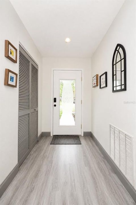 For Sale: $399,900 (3 beds, 2 baths, 1295 Square Feet)