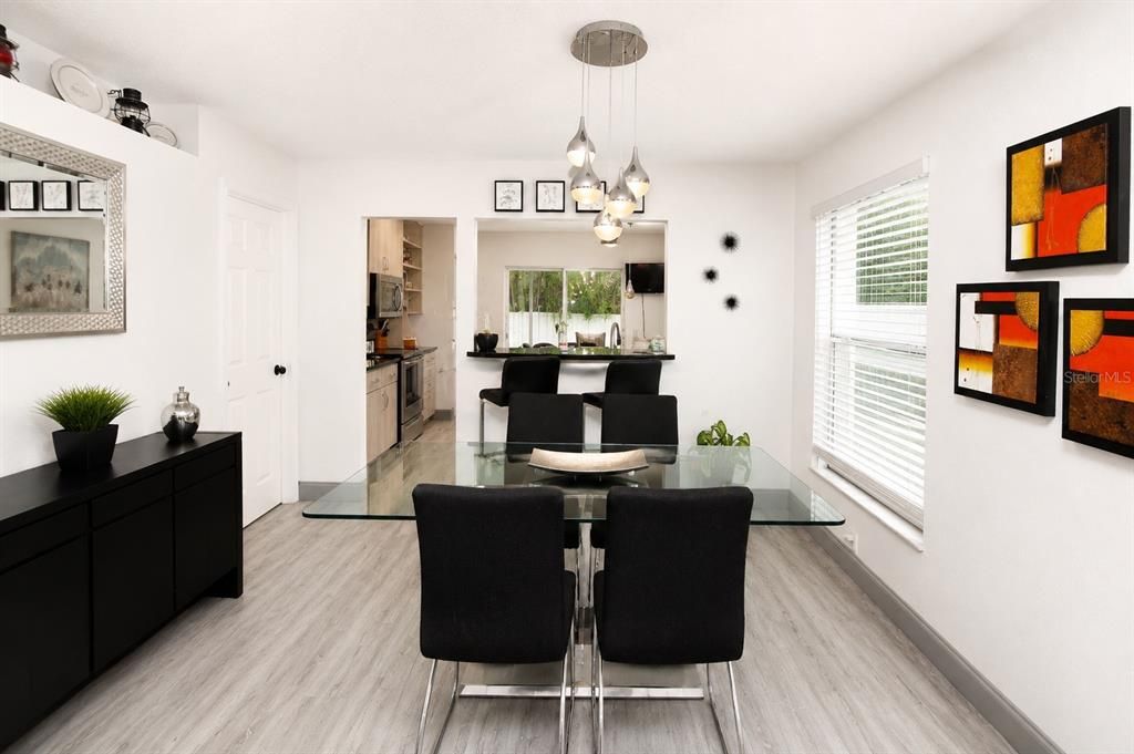 For Sale: $399,900 (3 beds, 2 baths, 1295 Square Feet)