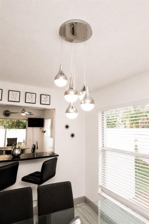 For Sale: $399,900 (3 beds, 2 baths, 1295 Square Feet)