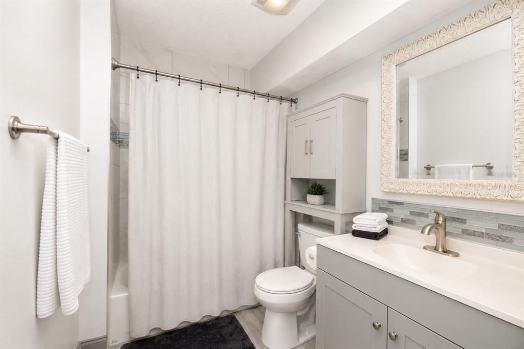 For Sale: $399,900 (3 beds, 2 baths, 1295 Square Feet)