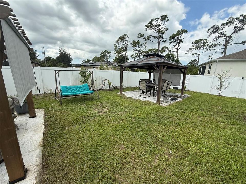 For Rent: $2,150 (3 beds, 2 baths, 1639 Square Feet)