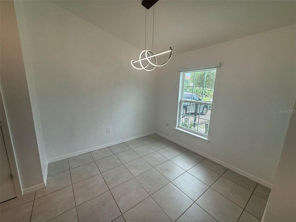 For Rent: $2,150 (3 beds, 2 baths, 1639 Square Feet)