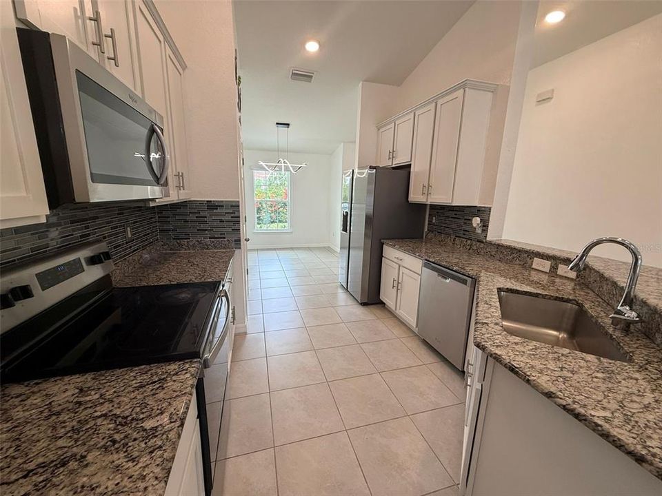 For Rent: $2,150 (3 beds, 2 baths, 1639 Square Feet)