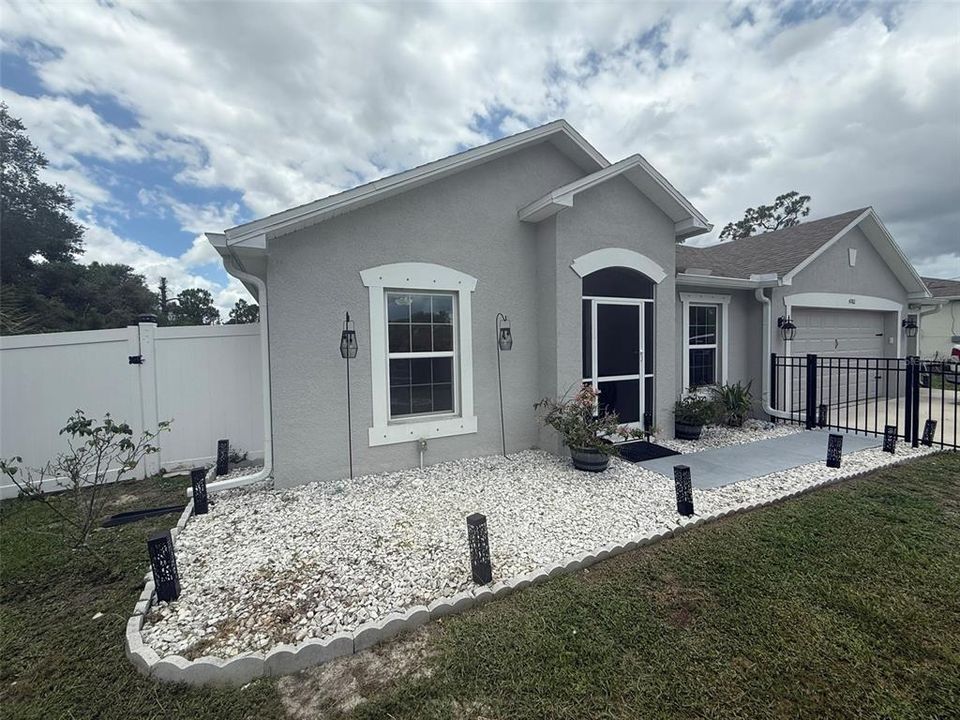 For Rent: $2,150 (3 beds, 2 baths, 1639 Square Feet)
