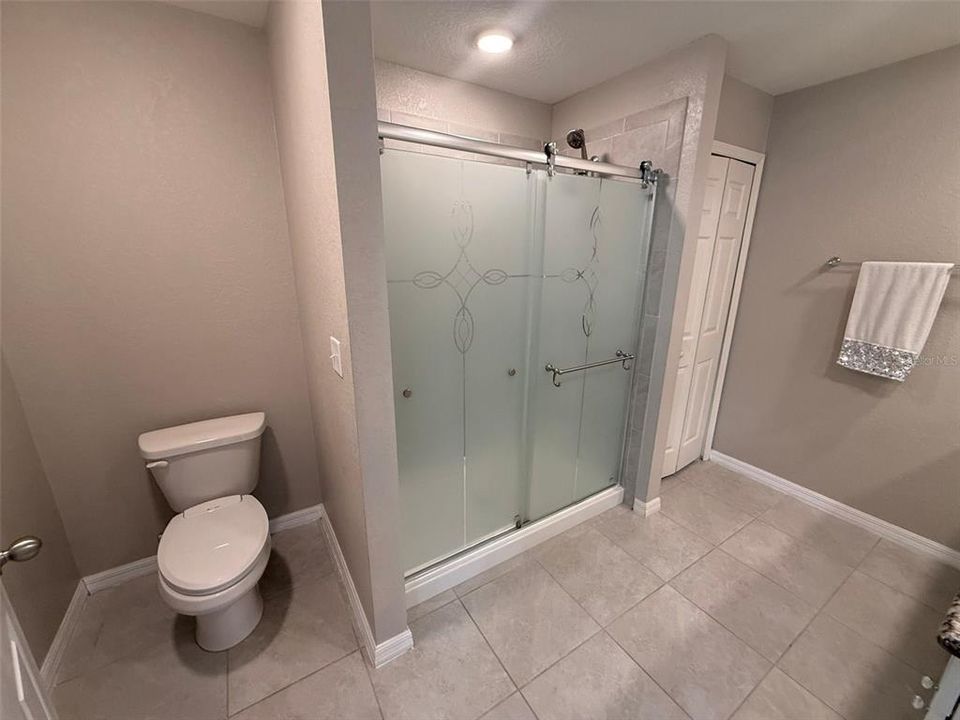 For Rent: $2,150 (3 beds, 2 baths, 1639 Square Feet)