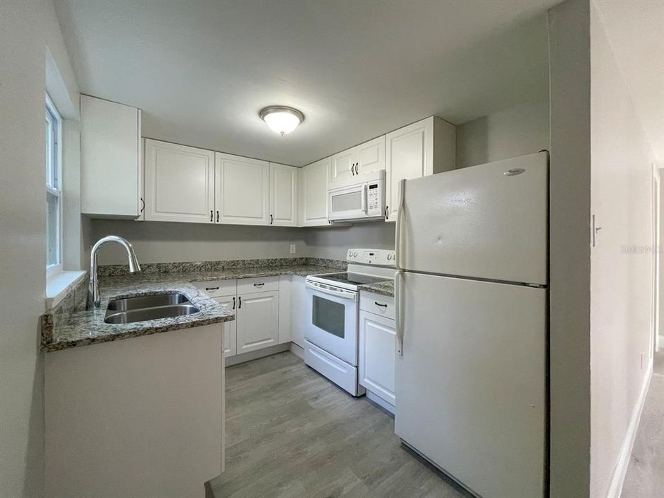 For Rent: $1,250 (1 beds, 1 baths, 385 Square Feet)