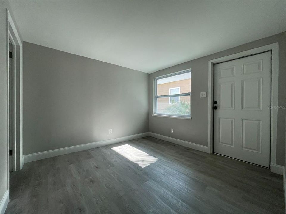 For Rent: $1,250 (1 beds, 1 baths, 385 Square Feet)