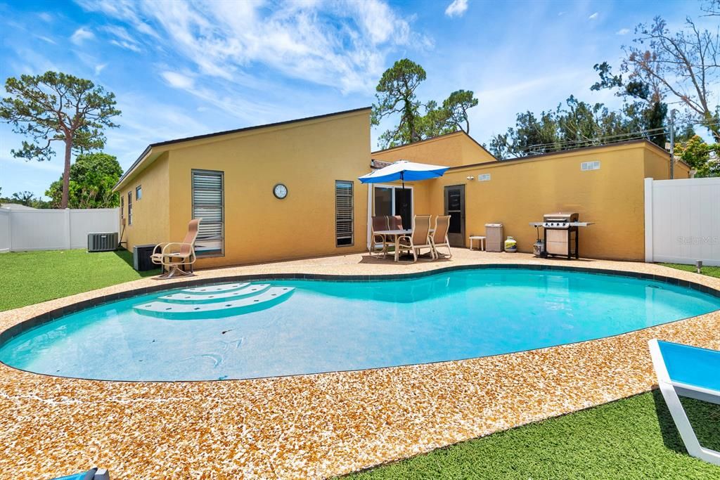 For Sale: $595,000 (4 beds, 2 baths, 2031 Square Feet)