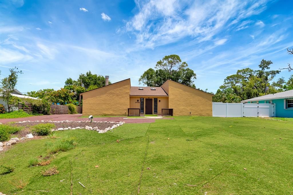For Sale: $595,000 (4 beds, 2 baths, 2031 Square Feet)