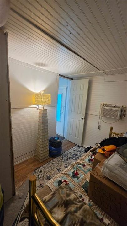 На продажу: $61,900 (2 спален, 1 ванн, 630 Квадратных фут)