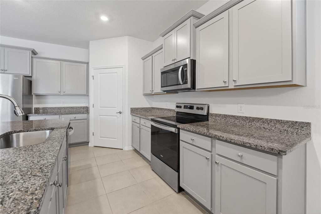 En Venta: $319,900 (4 camas, 2 baños, 2039 Pies cuadrados)