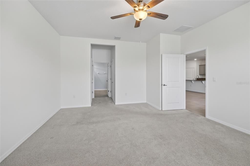 En Venta: $319,900 (4 camas, 2 baños, 2039 Pies cuadrados)
