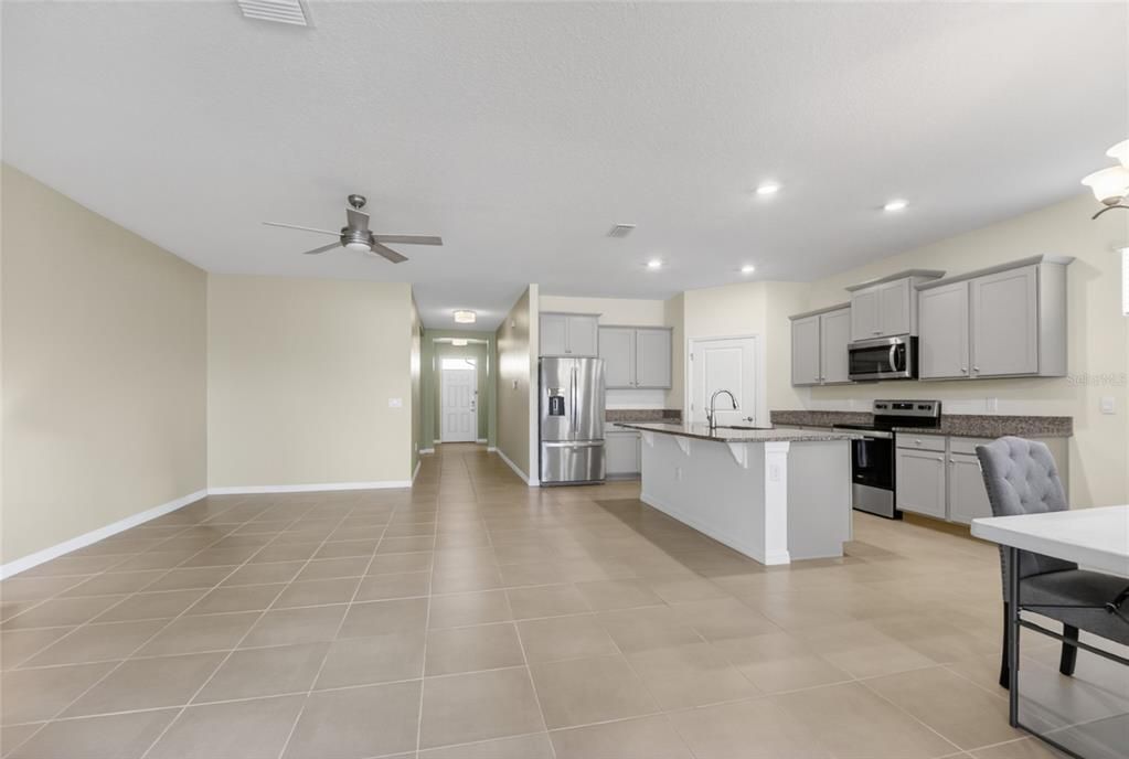 En Venta: $319,900 (4 camas, 2 baños, 2039 Pies cuadrados)