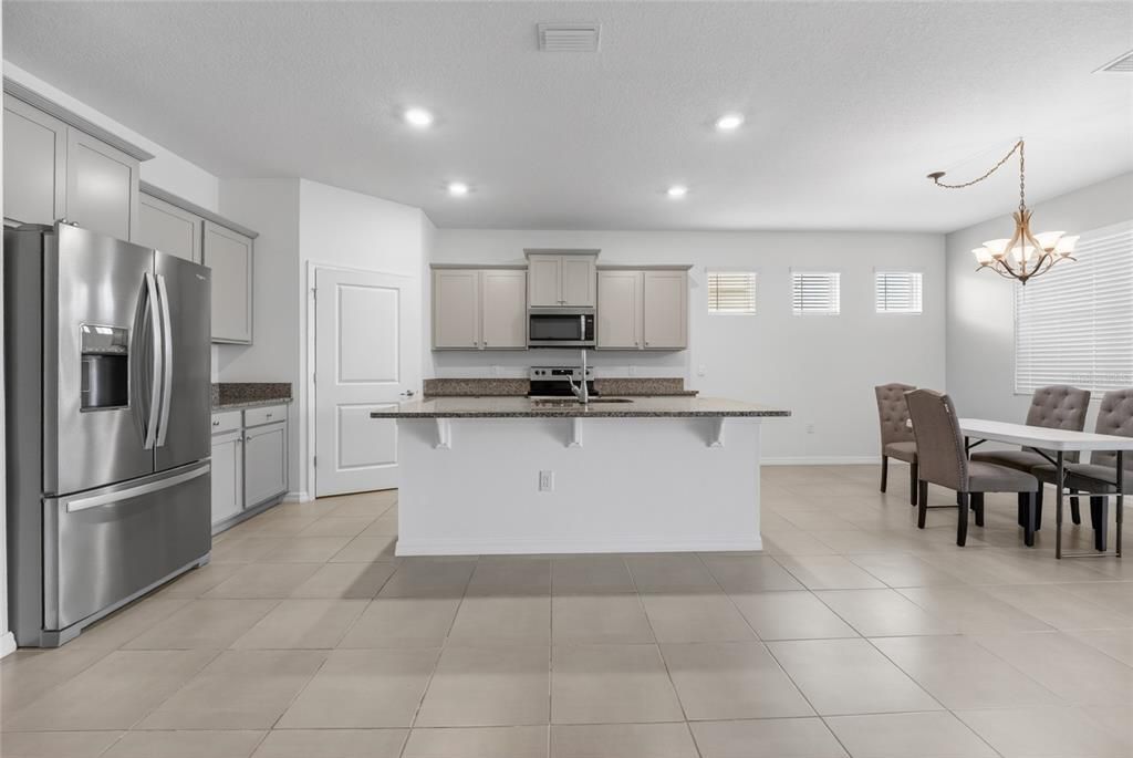 En Venta: $319,900 (4 camas, 2 baños, 2039 Pies cuadrados)