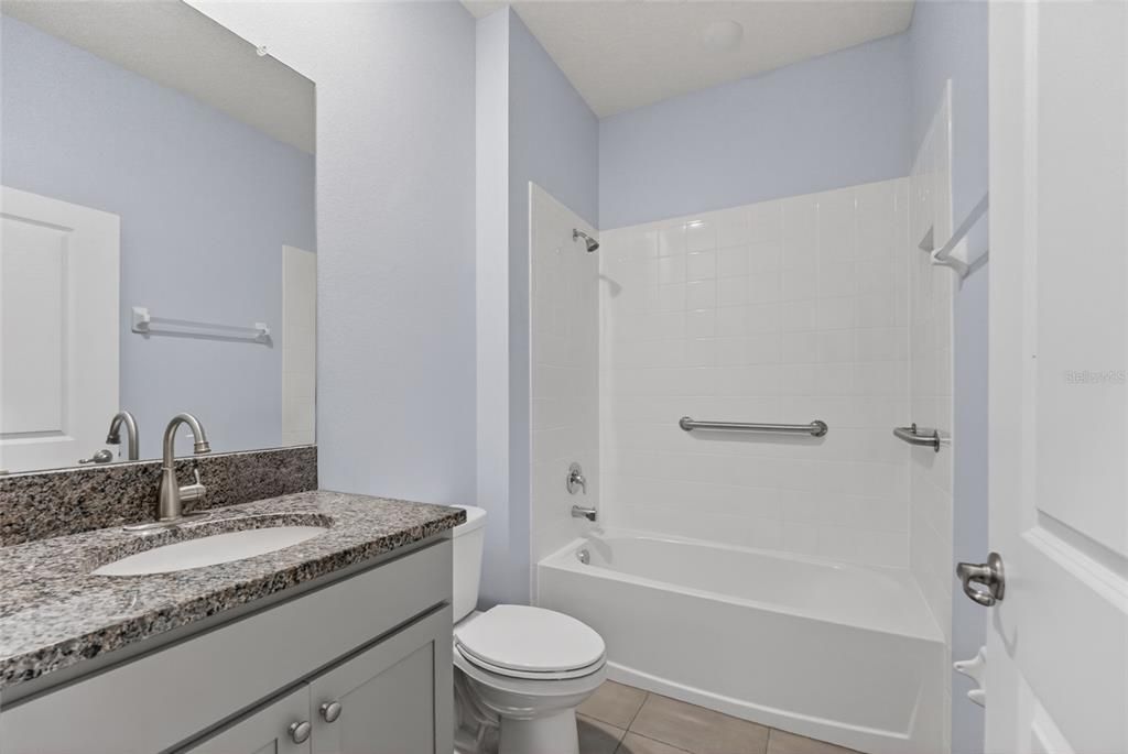 En Venta: $319,900 (4 camas, 2 baños, 2039 Pies cuadrados)