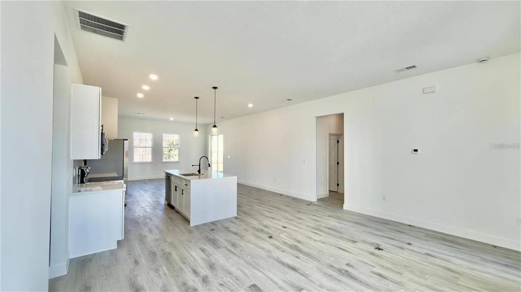For Rent: $2,600 (3 beds, 3 baths, 1896 Square Feet)